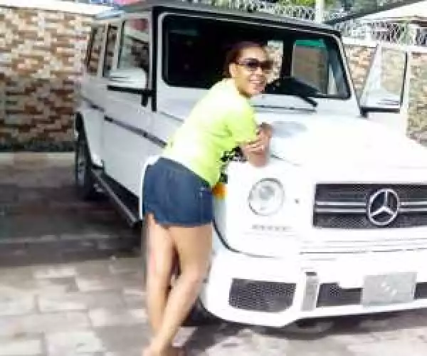 Star Actress Shan George Acquires Brand New G-Wagon (Photo)